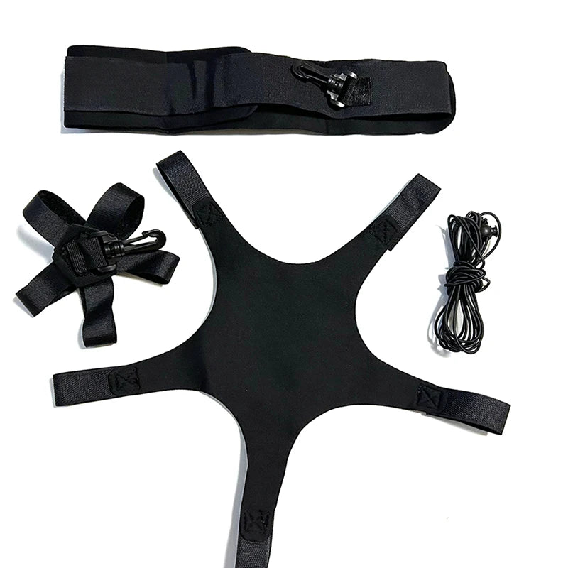 בעיטה וחזרה של כדור כאשר חגורה המחוברת לגוף עוזר לחיזוק הפסים במשחק