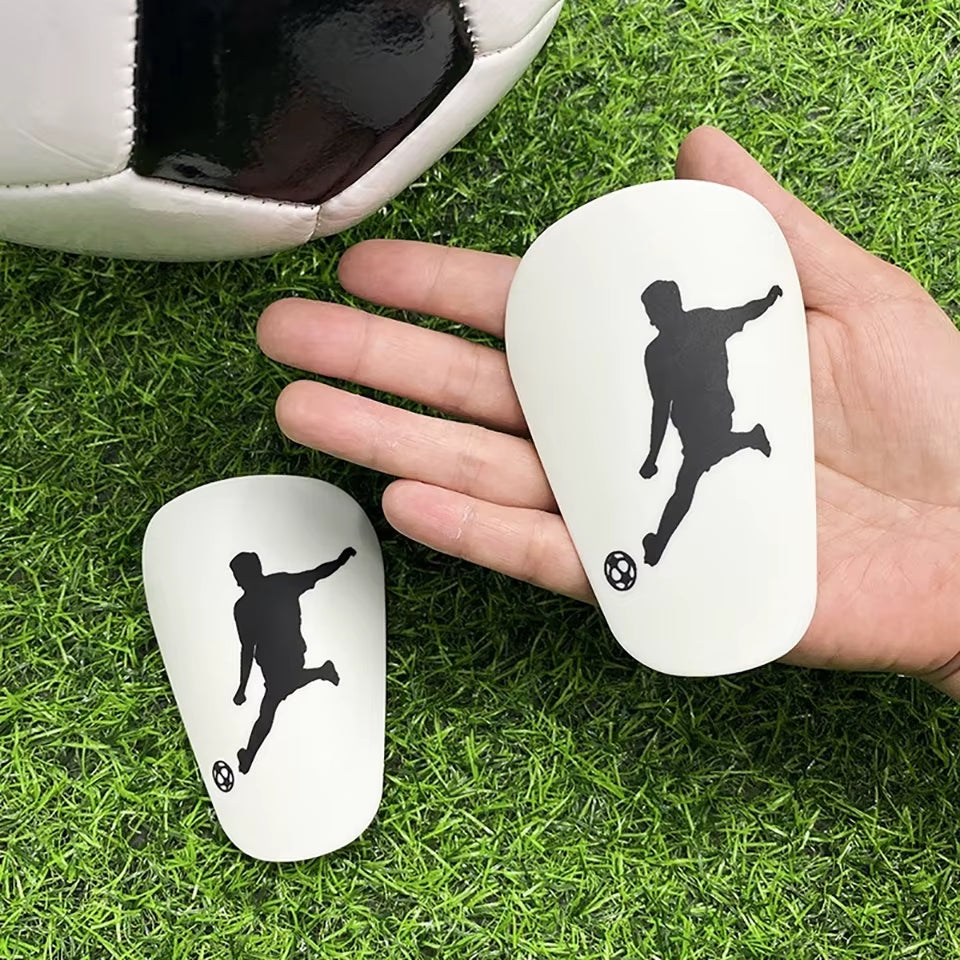 מגני עצם קטנים לכדורגל בכמה ציורים וצבעים 